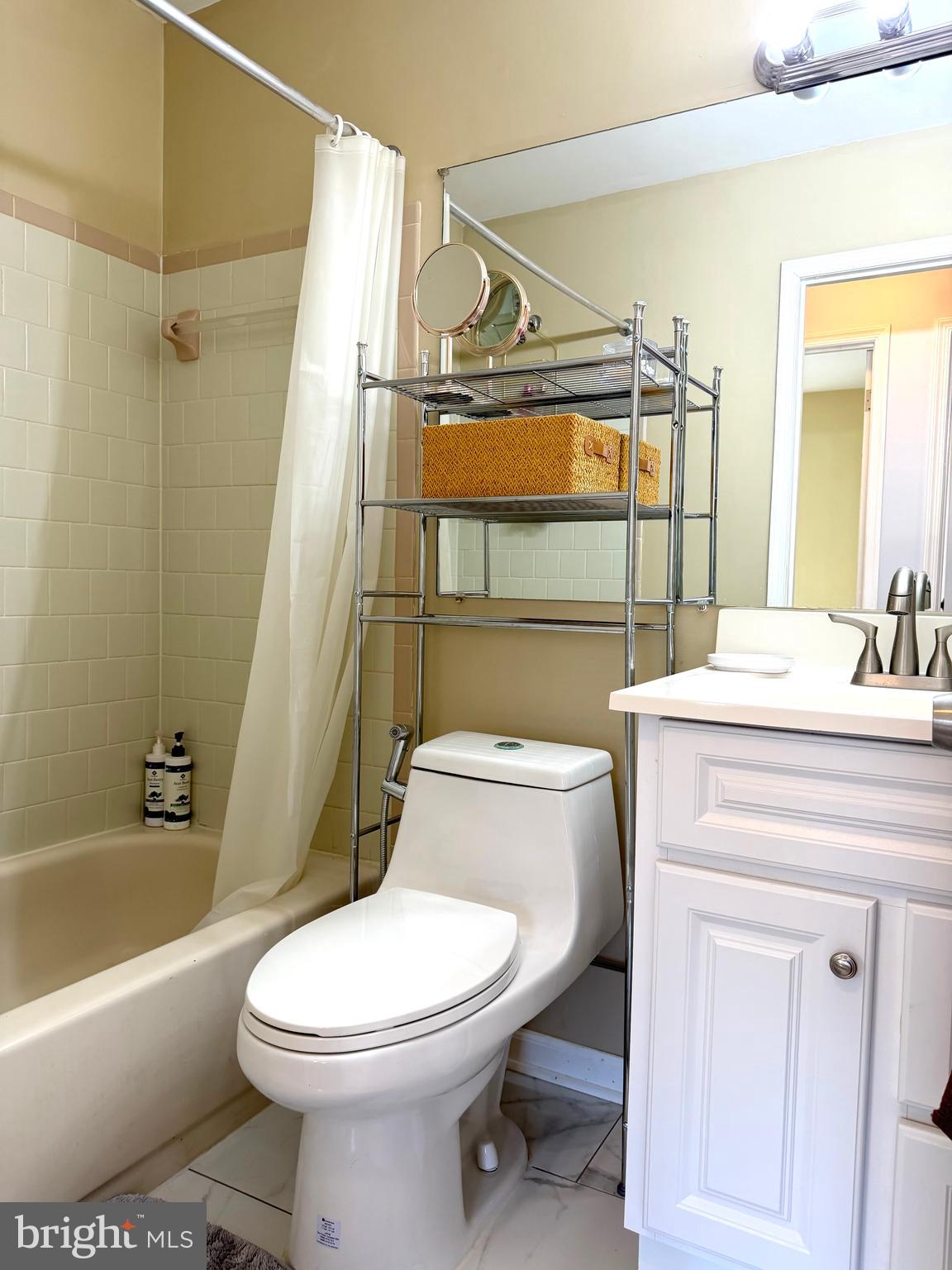 8 Hardwood Drive Rosedale, MD 21237 - Photo 19 of 42 a bathroom with a sink a mirror toilet and bathtub