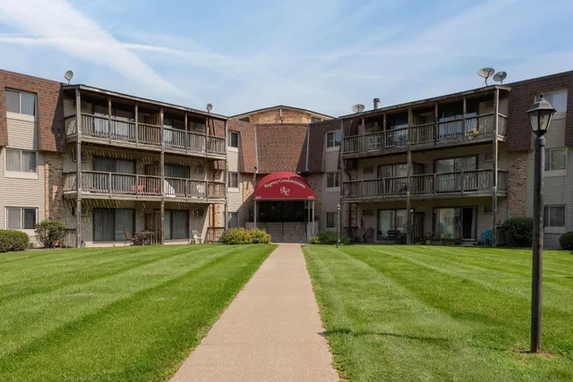 $114,900 | 2007 East 122nd Street, Unit B15, Burnsville, MN 55337