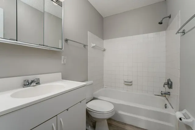 $114,900 | 2007 East 122nd Street, Unit B15, Burnsville, MN 55337