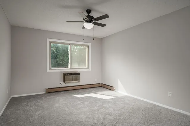 $114,900 | 2007 East 122nd Street, Unit B15, Burnsville, MN 55337