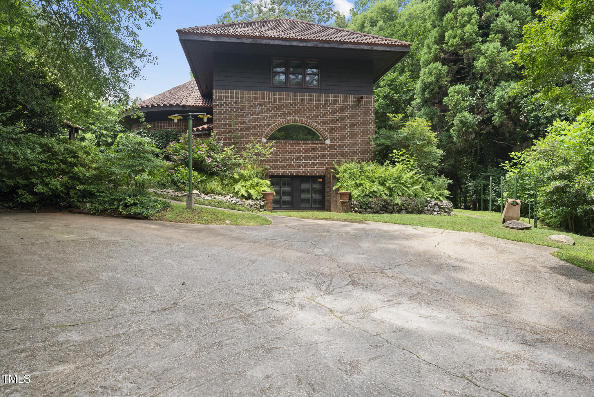 1705 Nottingham Road Raleigh, NC 27607 - Photo 26 of 34 Exterior Driveway View