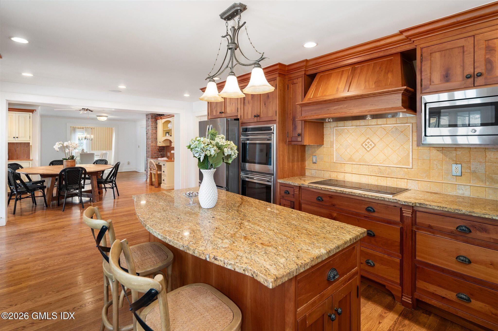 231 Roxbury Road Stamford, CT 06902 - Photo 9 of 35 Country kitchen