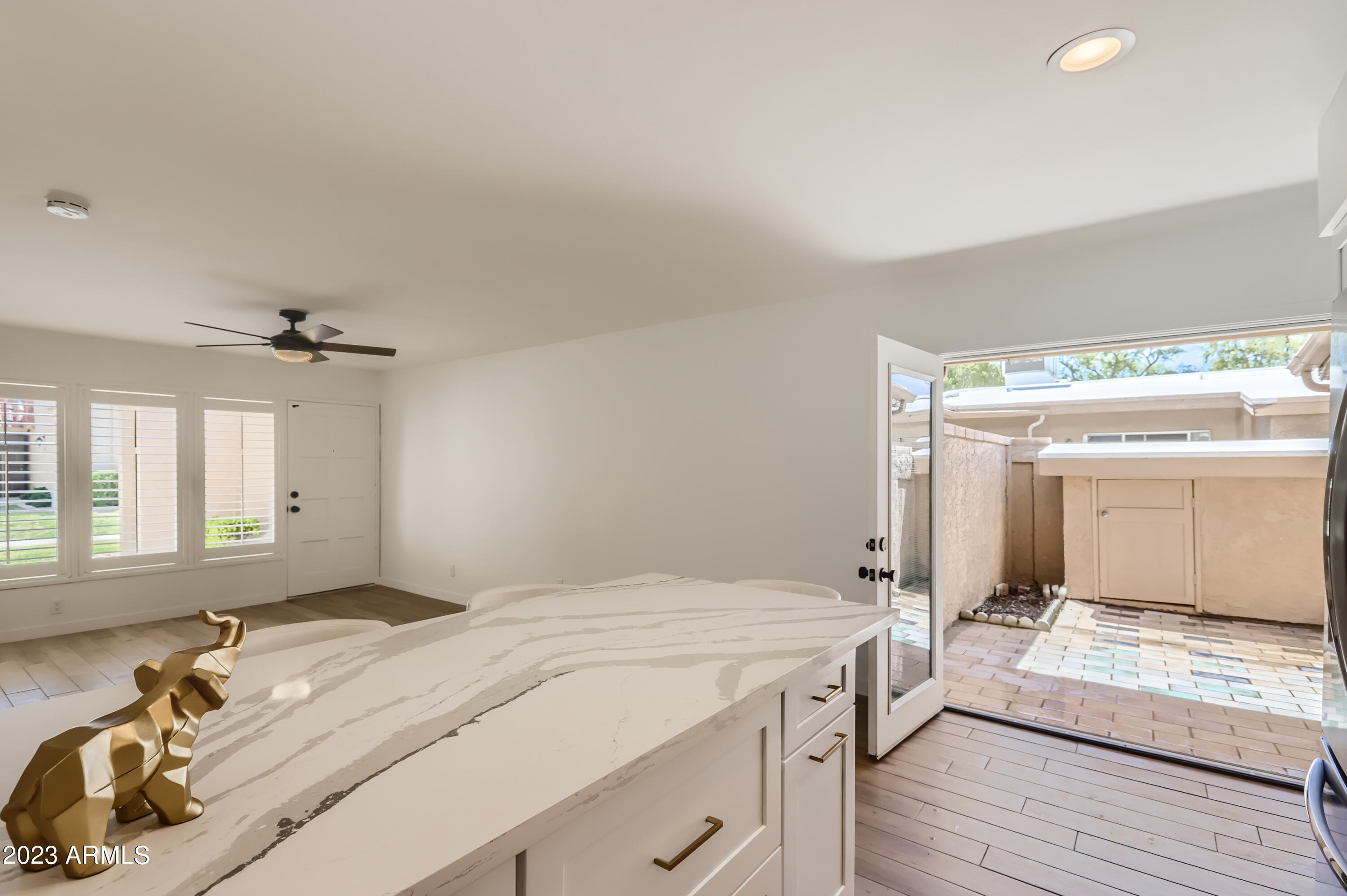1320 East Bethany Home Road, Unit 42 Phoenix, AZ 85014 - Photo 11 of 13 07 Kitchen