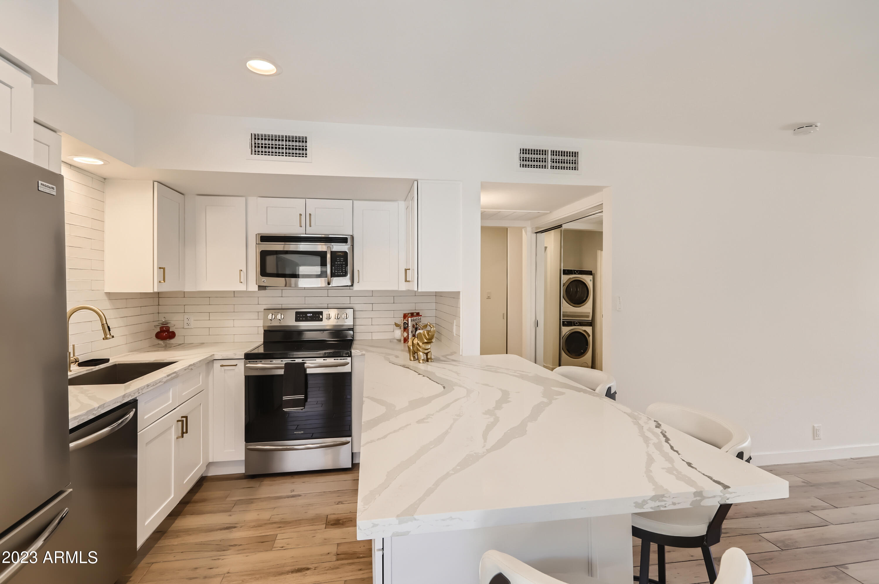 1320 East Bethany Home Road, Unit 42 Phoenix, AZ 85014 - Photo 4 of 13 05 Kitchen