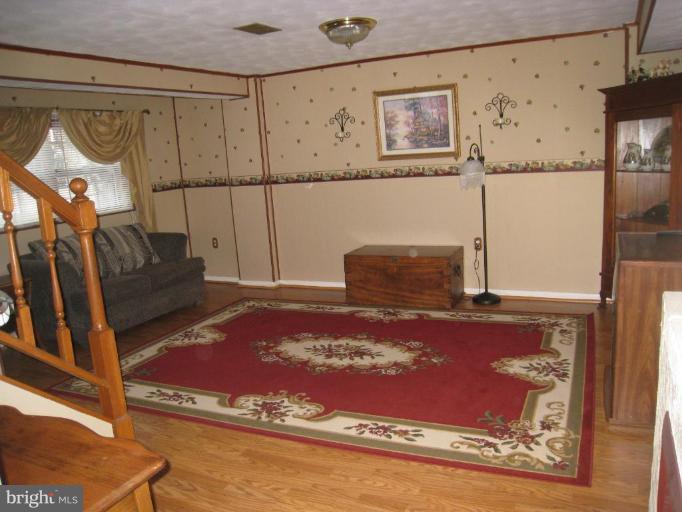 261 Magothy Bridge Road Pasadena, MD 21122 - Photo 11 of 18 Family Room