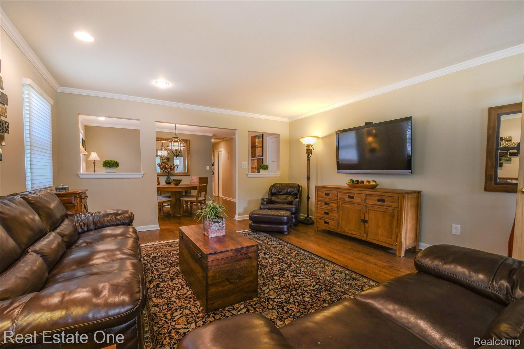 736 Ludlow Avenue Rochester, MI 48307 - Photo 14 of 42 736_Ludlow-18.jpg