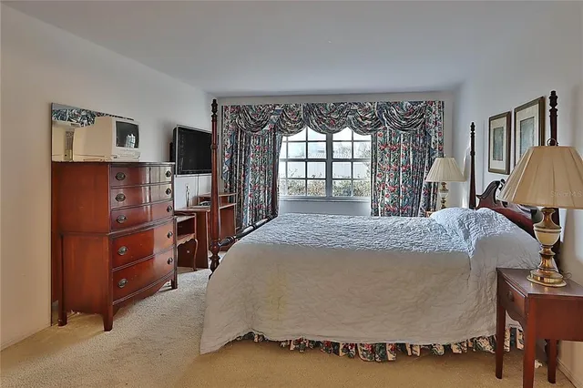 $550,000 | 10502 Lake Carroll Way, Tampa, FL 33618