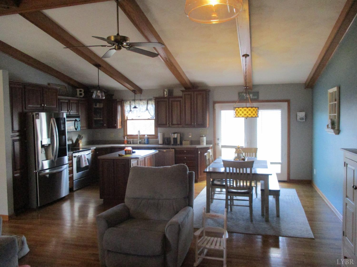 1531 Mountain View Road Vinton, VA 24179 - Photo 3 of 36 Gallery Image 3