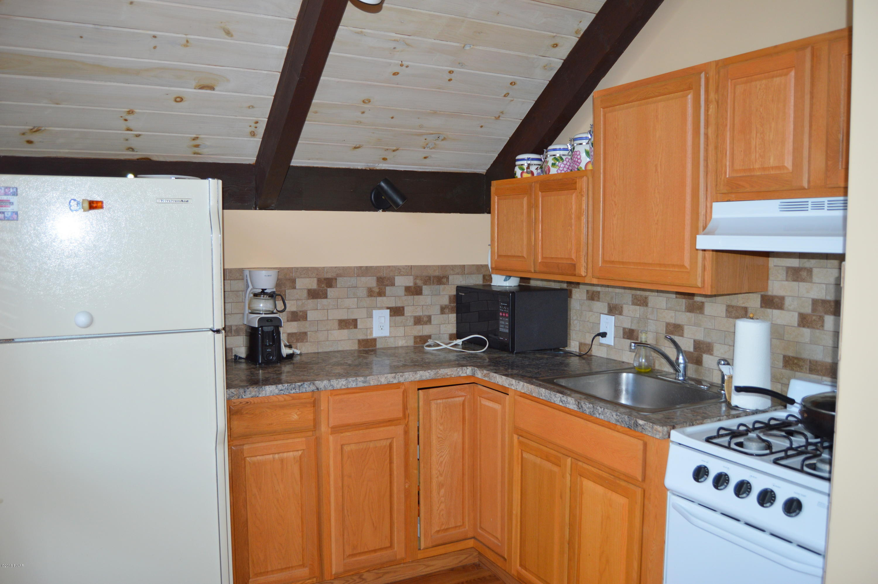 359 Oak Hill Road Hawley, PA 18428 - Photo 6 of 22 DSC_0333
