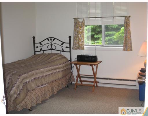 292 B Convent Road Monroe Township, NJ 08831 - Photo 5 of 10 Gallery Image 5