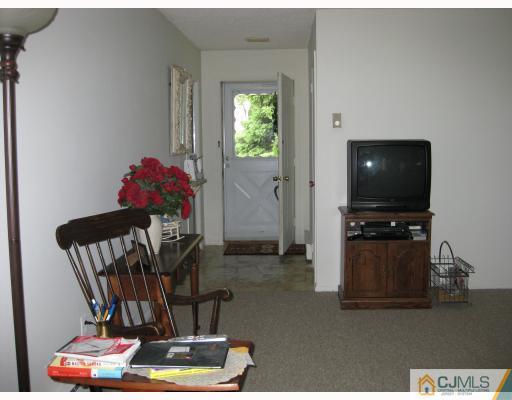 292 B Convent Road Monroe Township, NJ 08831 - Photo 8 of 10 Gallery Image 8