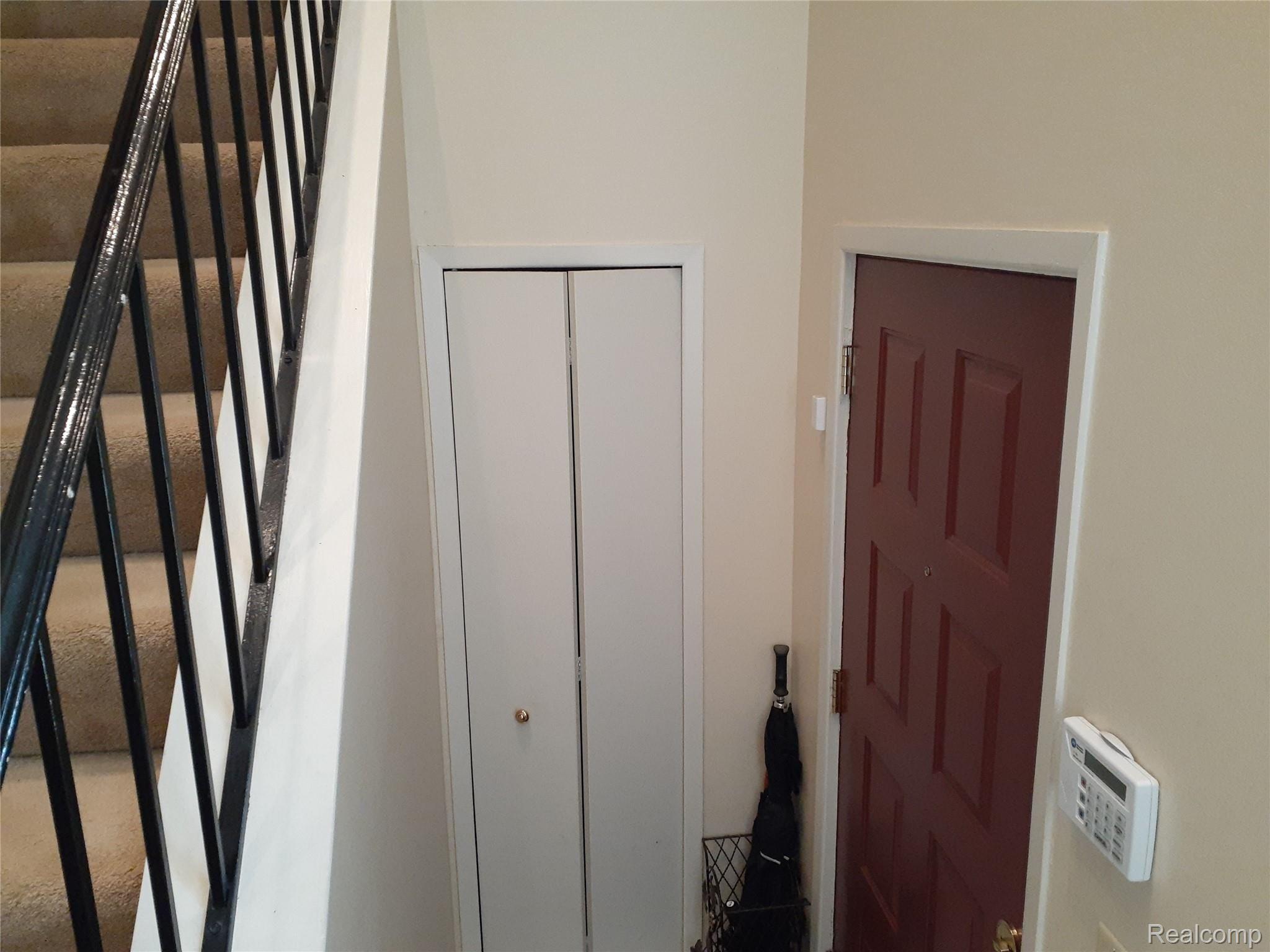 27420 Evergreen Road, Unit 34 Southfield, MI 48076 - Photo 17 of 20 evergreen coat closet.jpg