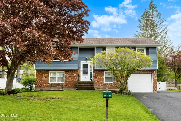 $399,900 | 28 Vista Lane, Bethlehem, NY 12158