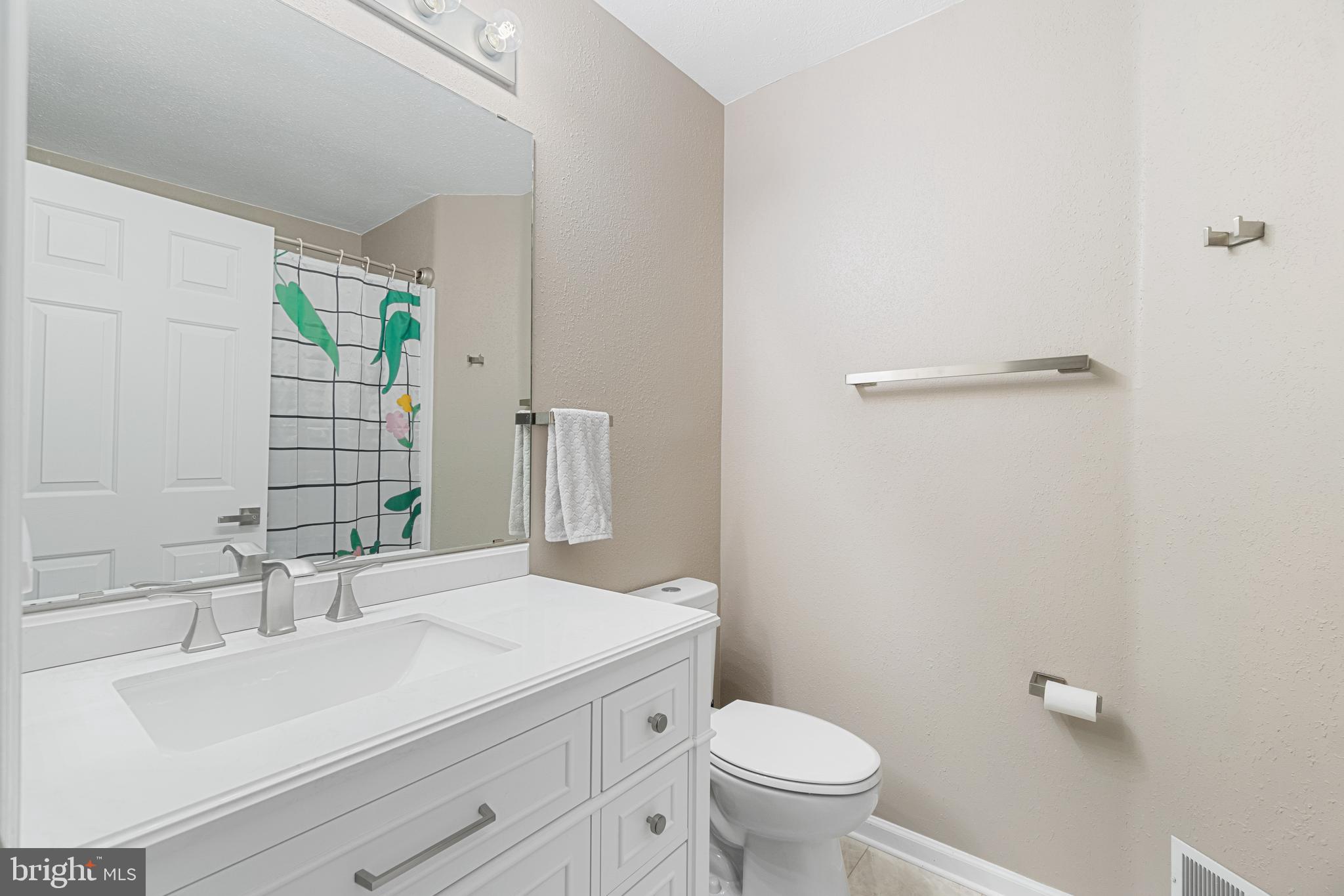 7616 Bear Forest Road Hanover, MD 21076 - Photo 26 of 39 Hallway full bath