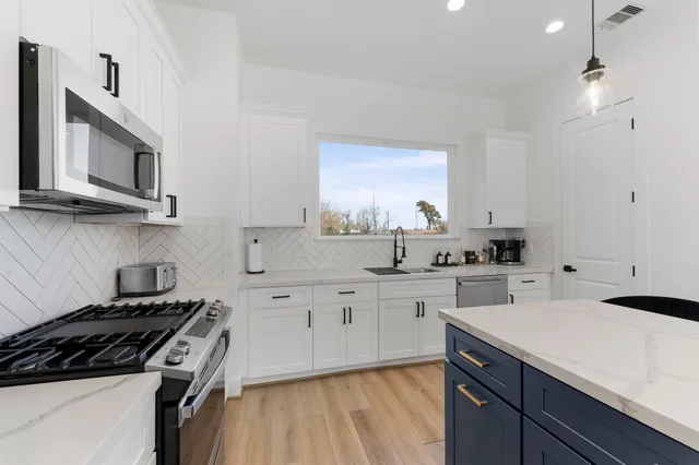 $2,690 | 1807 Lee Street, Houston, TX 77026