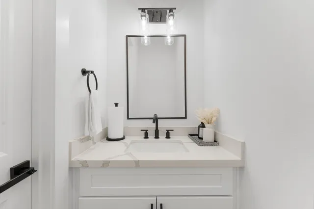 $2,690 | 1807 Lee Street, Houston, TX 77026