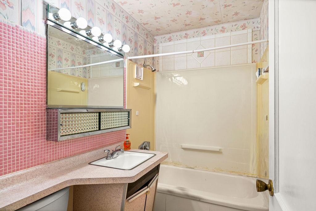 4931 Wyoming Street Duluth, MN 55804 - Photo 11 of 31