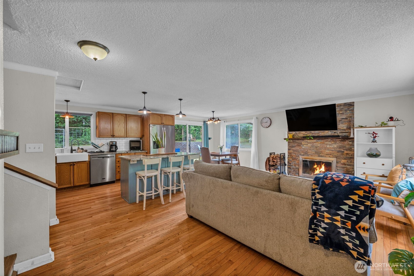 7622 234th Street Southwest Edmonds, WA 98026 - Photo 2 of 26