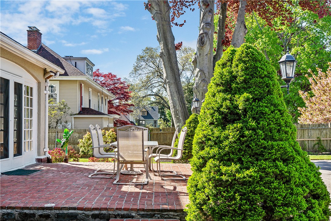 121 Woodland Road Woonsocket, RI 02895 - Photo 19 of 50