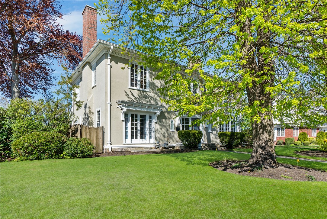 121 Woodland Road Woonsocket, RI 02895 - Photo 3 of 50