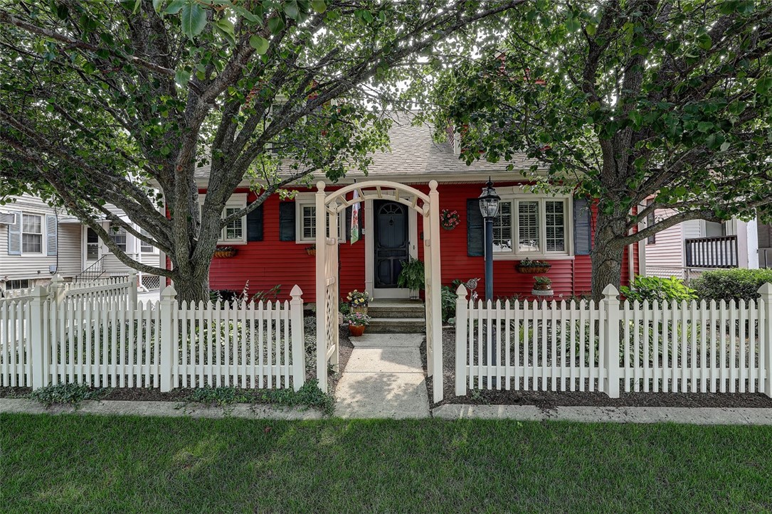 176 Bailey Street Woonsocket, RI 02895 - Photo 2 of 42