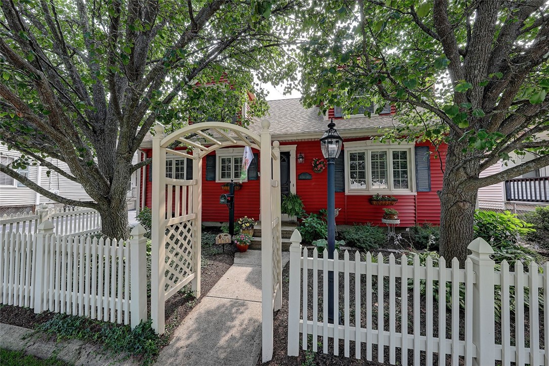 176 Bailey Street Woonsocket, RI 02895 - Photo 3 of 42