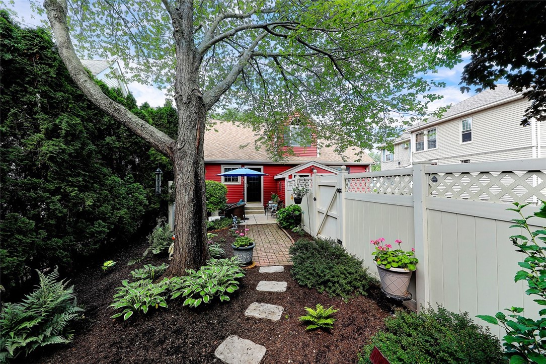 176 Bailey Street Woonsocket, RI 02895 - Photo 5 of 42