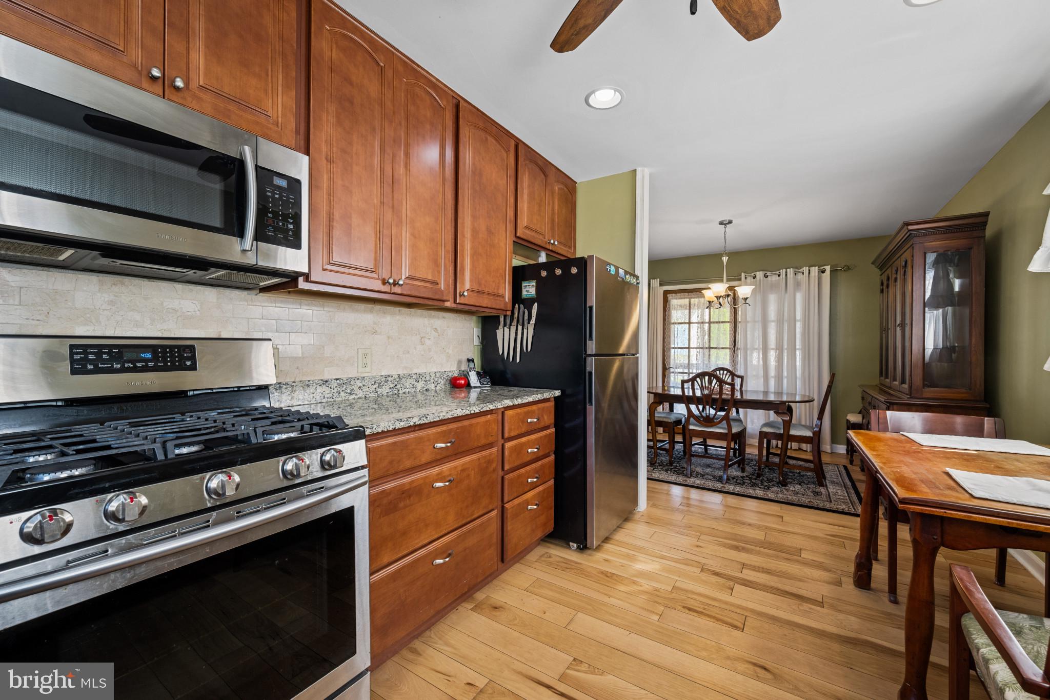 245 Candytuft Road Reisterstown, MD 21136 - Photo 13 of 40 Stainless steel appliances