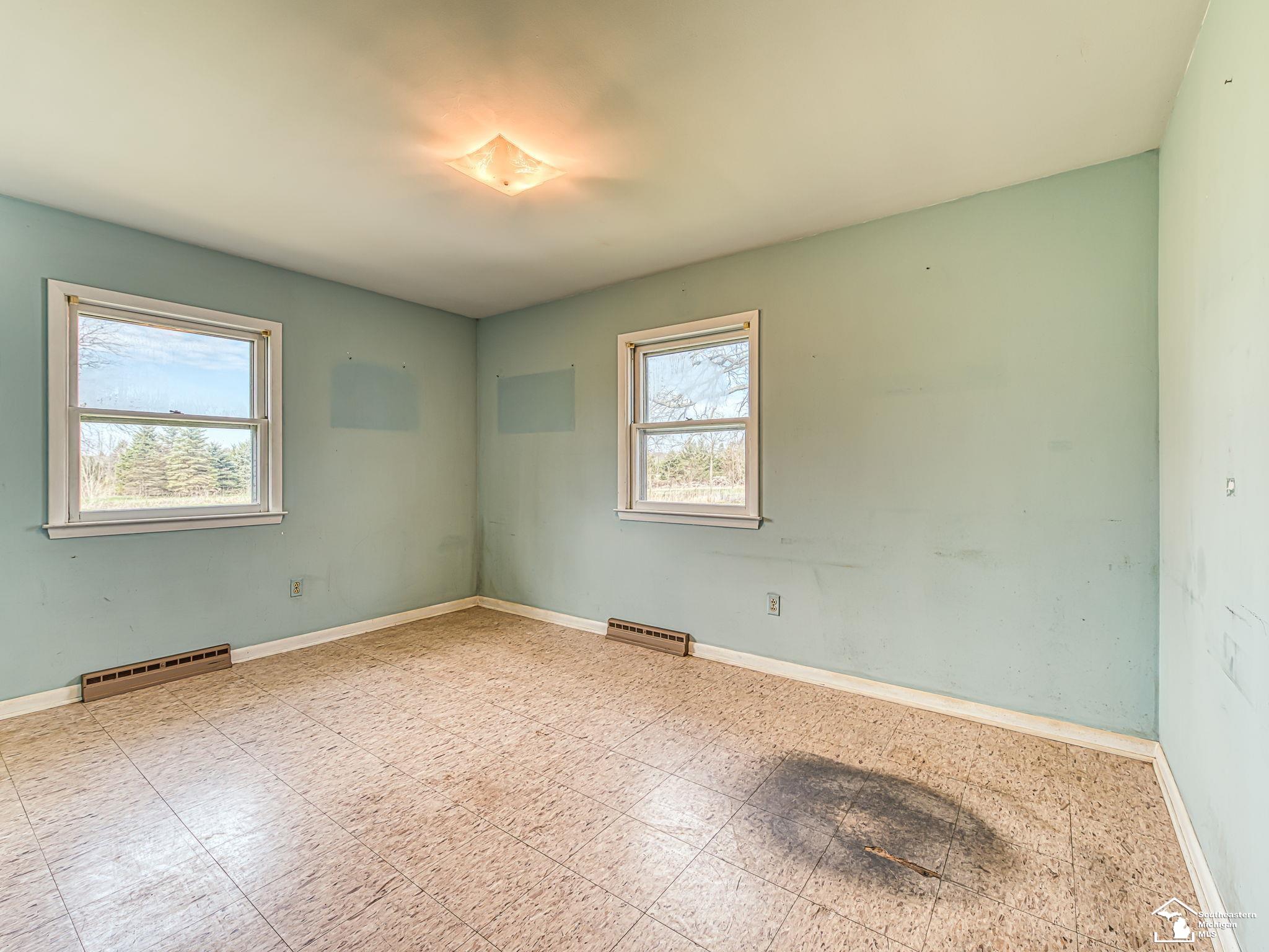 1932 West Albain Road Monroe, MI 48161 - Photo 18 of 57 50203798-944dc8fd-1f62-4c89-b582-96ad99be4166.JPG