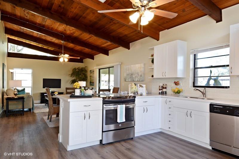 08_100GateRd63_91_KitchenLivingRoom_Flex