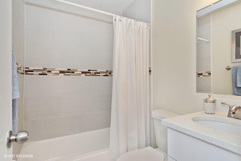 100 Gate Road, Unit 363 Hollywood, FL 33024 - Photo 13 of 18 14_100GateRd63_8_Bathroom_FlexMLS800x600