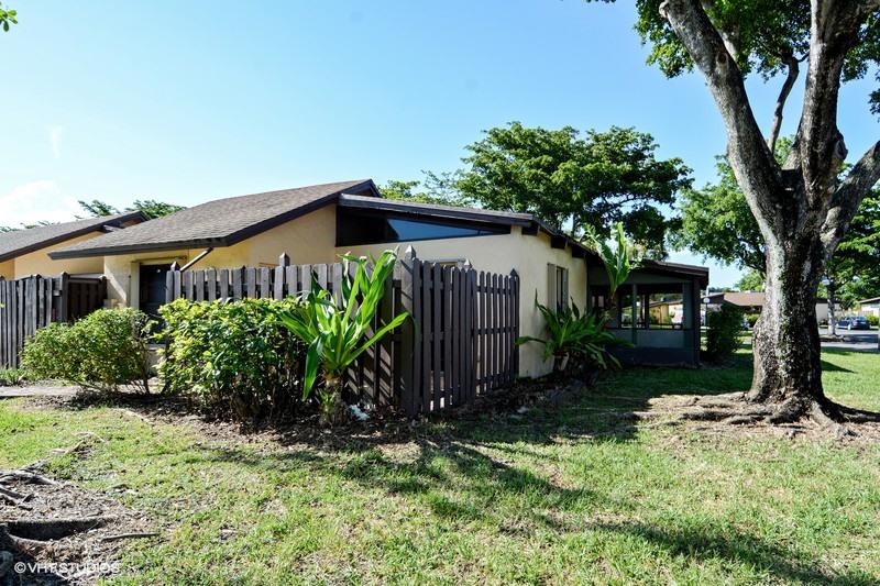 100 Gate Road, Unit 363 Hollywood, FL 33024 - Photo 16 of 18 17_100GateRd63_300_FrontView_FlexMLS800x