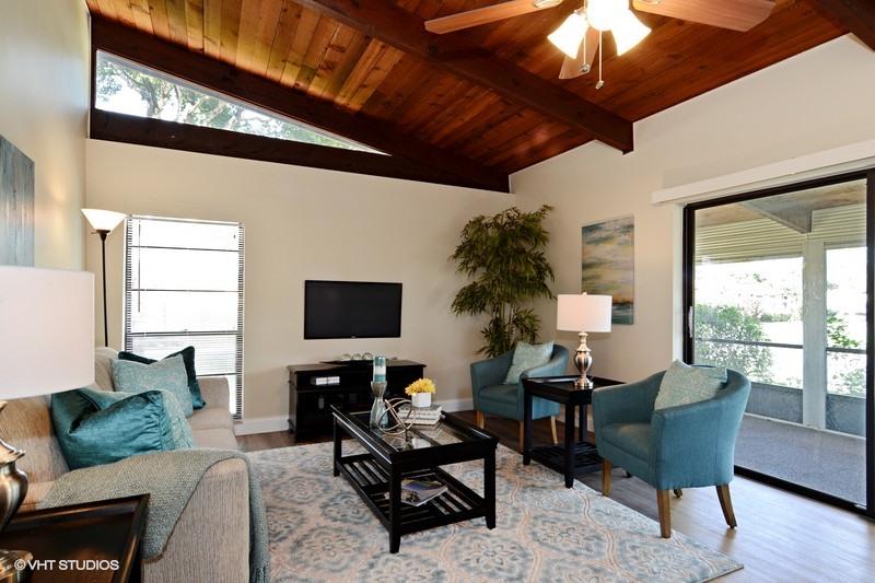 02_100GateRd63_1_LivingRoom_FlexMLS800x6