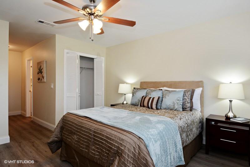 100 Gate Road, Unit 363 Hollywood, FL 33024 - Photo 10 of 18 11_100GateRd63_178_MasterBedroom_FlexMLS