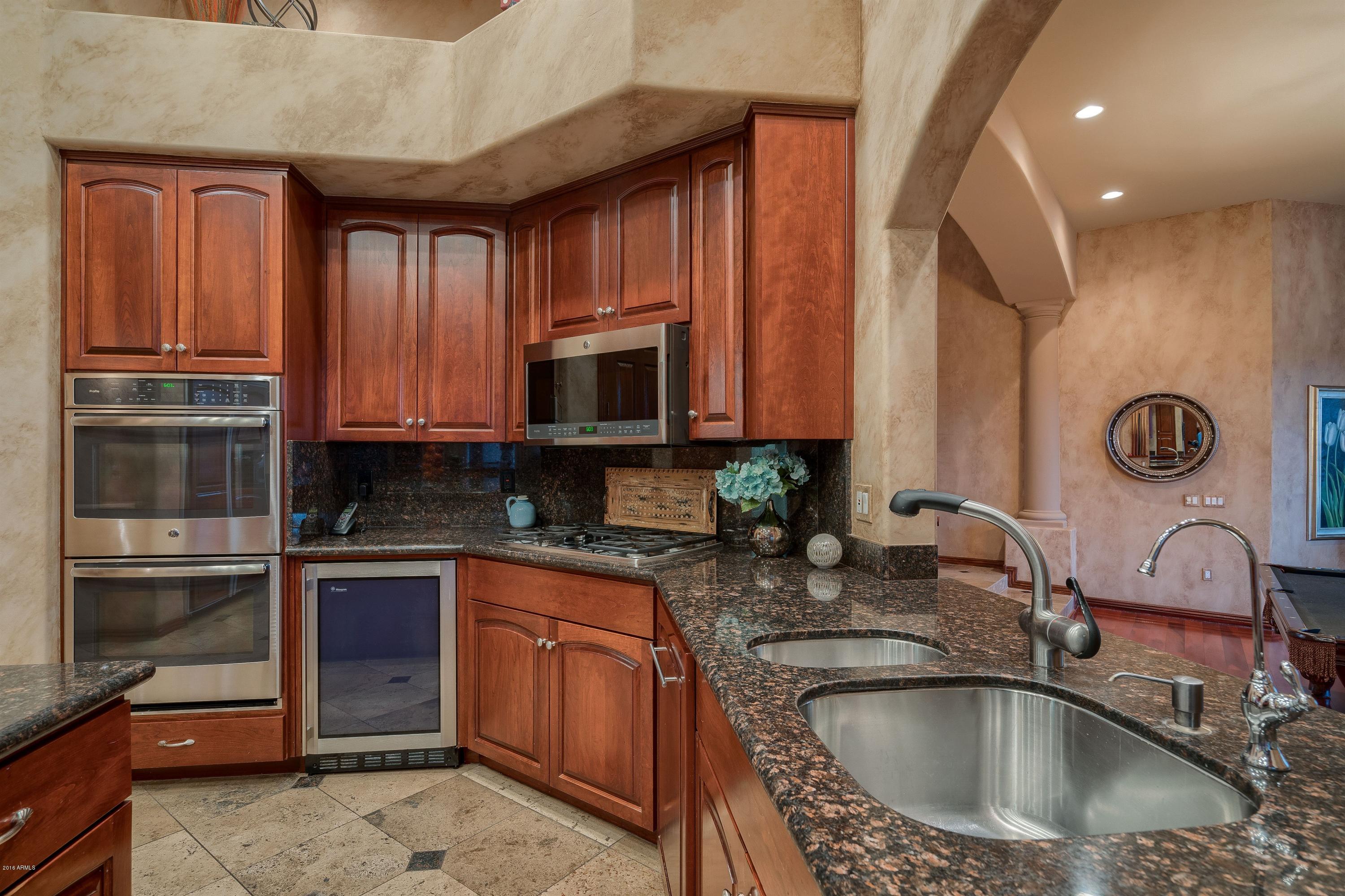 2885 East Robin Court Gilbert, AZ 85296 - Photo 19 of 61 016_Kitchen III