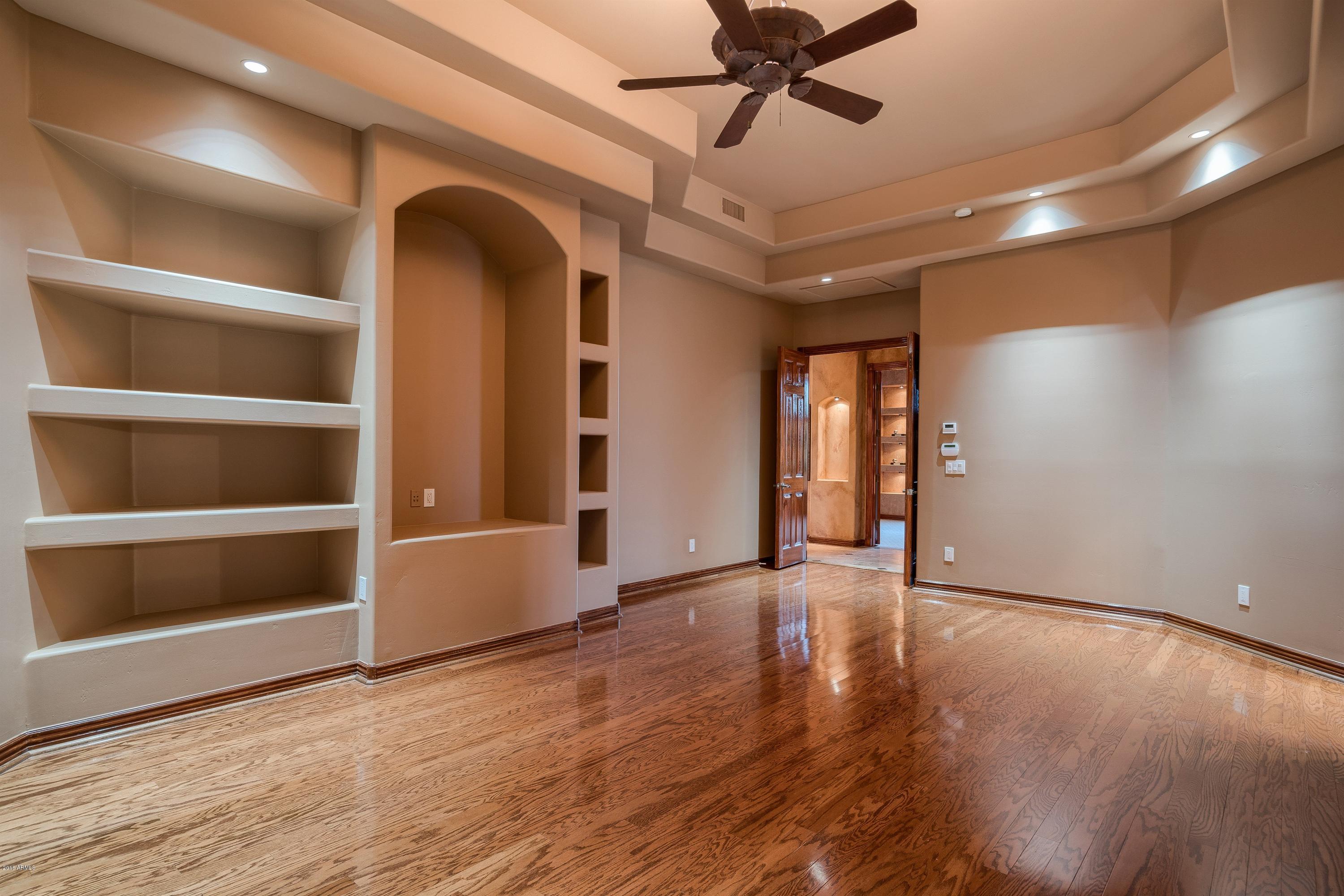 2885 East Robin Court Gilbert, AZ 85296 - Photo 26 of 61 018_Master Bedroom
