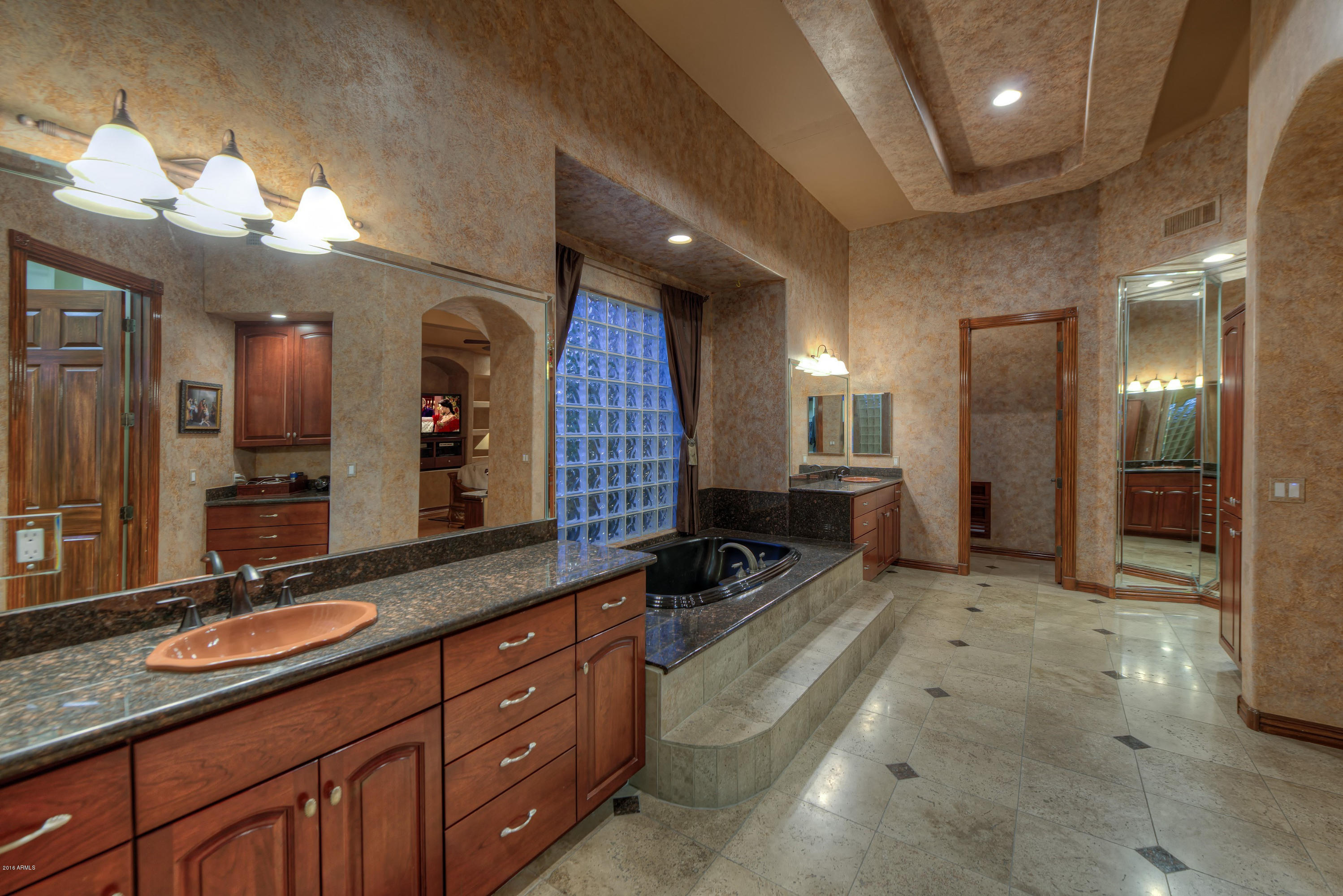 2885 East Robin Court Gilbert, AZ 85296 - Photo 29 of 61 026_Master Bath