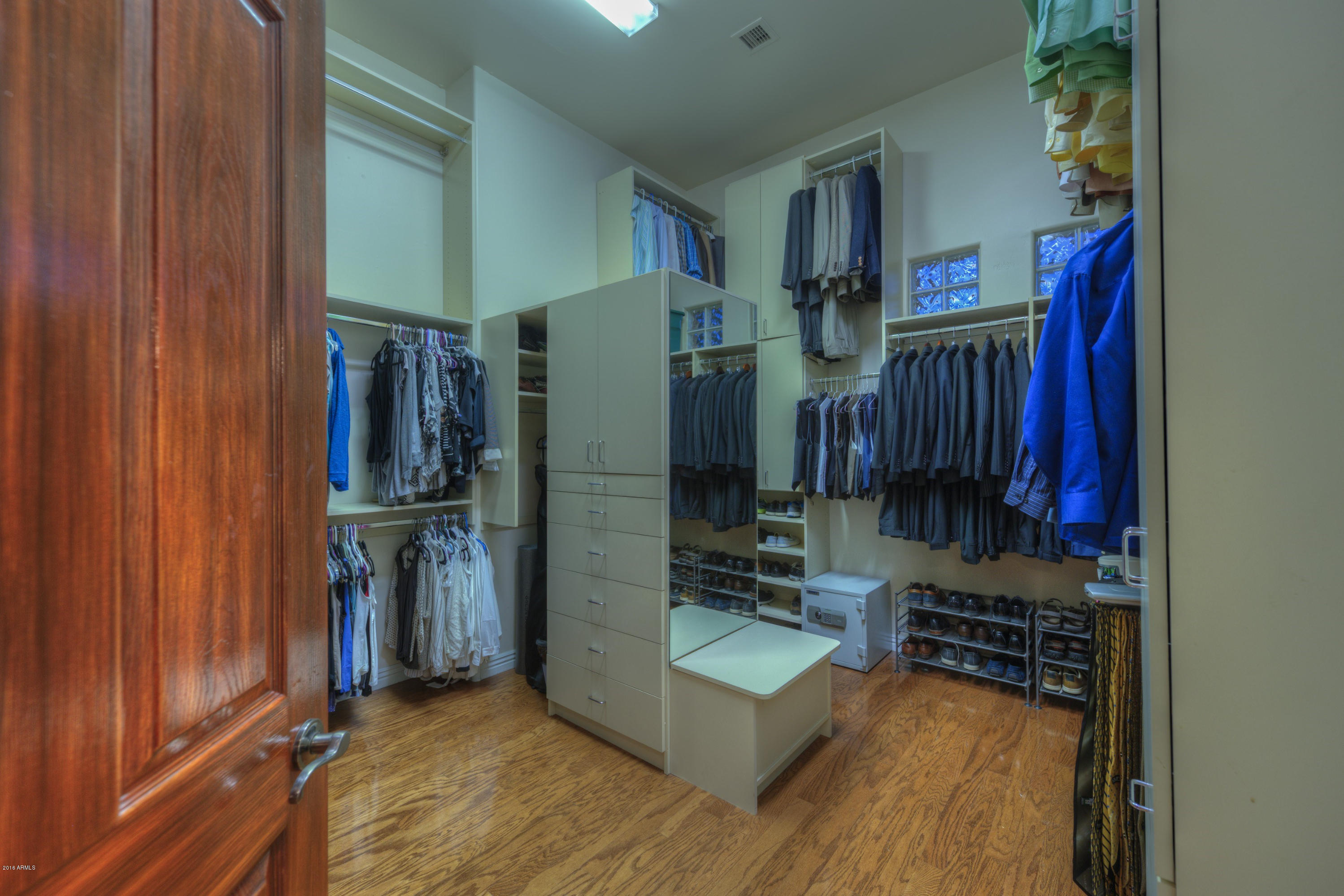 2885 East Robin Court Gilbert, AZ 85296 - Photo 30 of 61 027_Master Closet