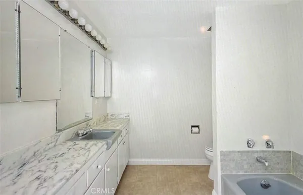 $749,000 | 289 South Barrington Avenue, Unit A311, Los Angeles, CA 90049