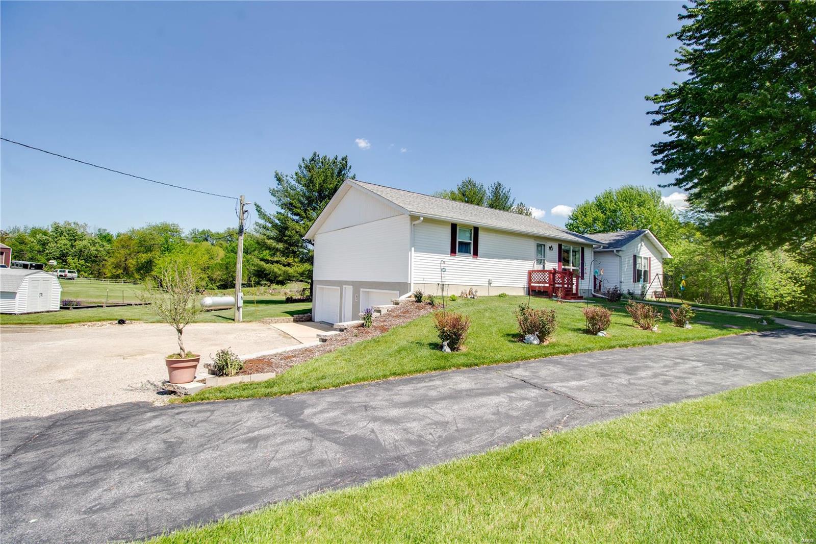 18192 Schafer Road Brighton, IL 62012 - Photo 13 of 70