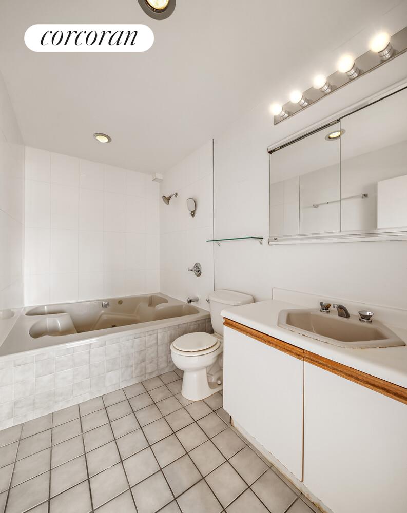 252 West 17th Street, Unit 8A Manhattan, NY 10011 - Photo 9 of 10