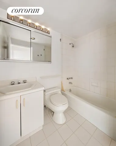 $1,298,000 | 252 West 17th Street, Unit 8A | Chelsea