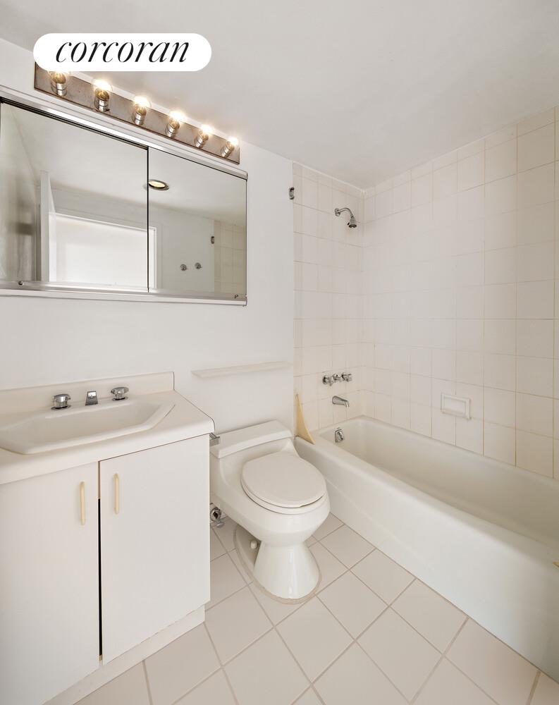 252 West 17th Street, Unit 8A Manhattan, NY 10011 - Photo 10 of 10