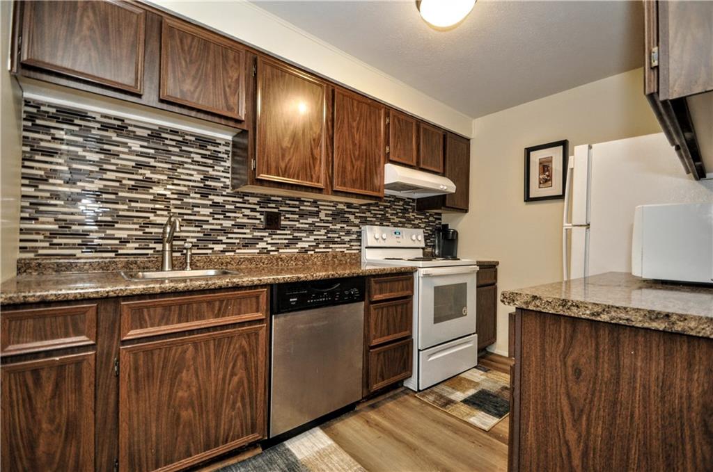 2457 Brook Ledge Road, Unit 33A Bridgeville, PA 15017 - Photo 9 of 25