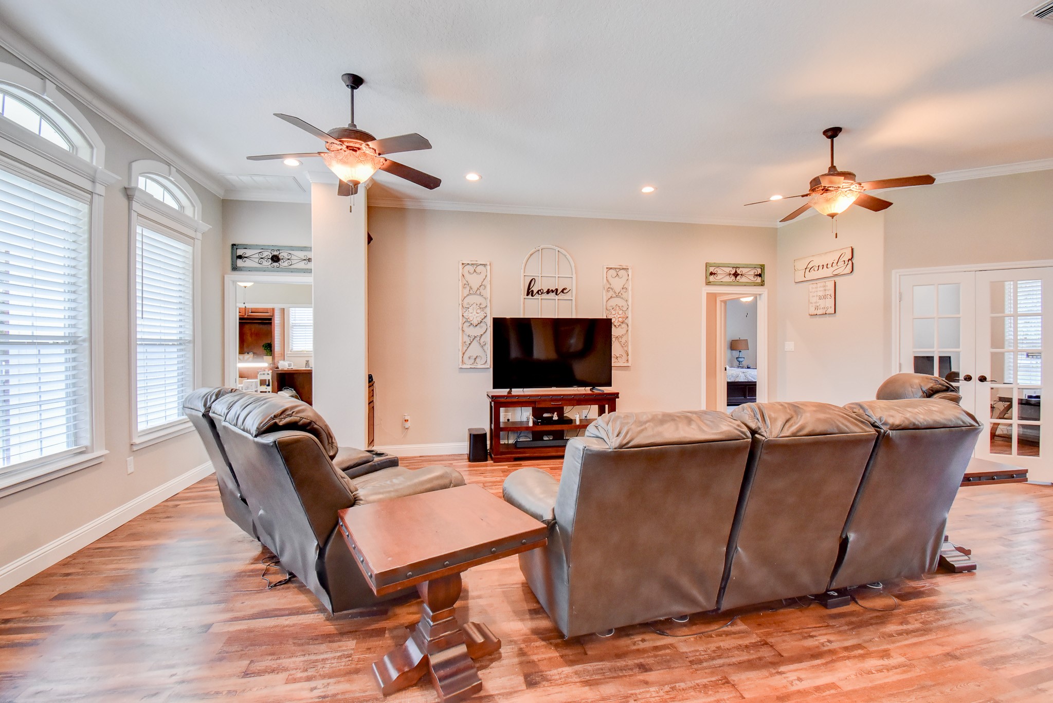 7547 County Road 684D Sweeny, TX 77480 - Photo 10 of 48 Living Room with arched windows!