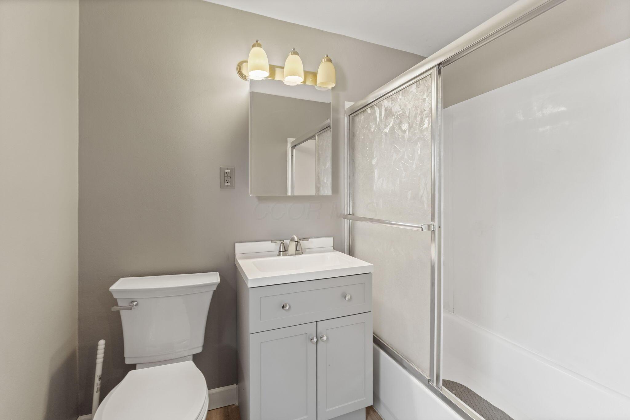 920 Chestershire Road Columbus, OH 43204 - Photo 13 of 29 920 Chestershire Rd (Interior)-20