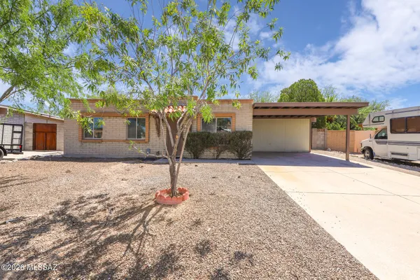 $333,000 | 2061 South Sunburst Drive, Tucson, AZ 85748