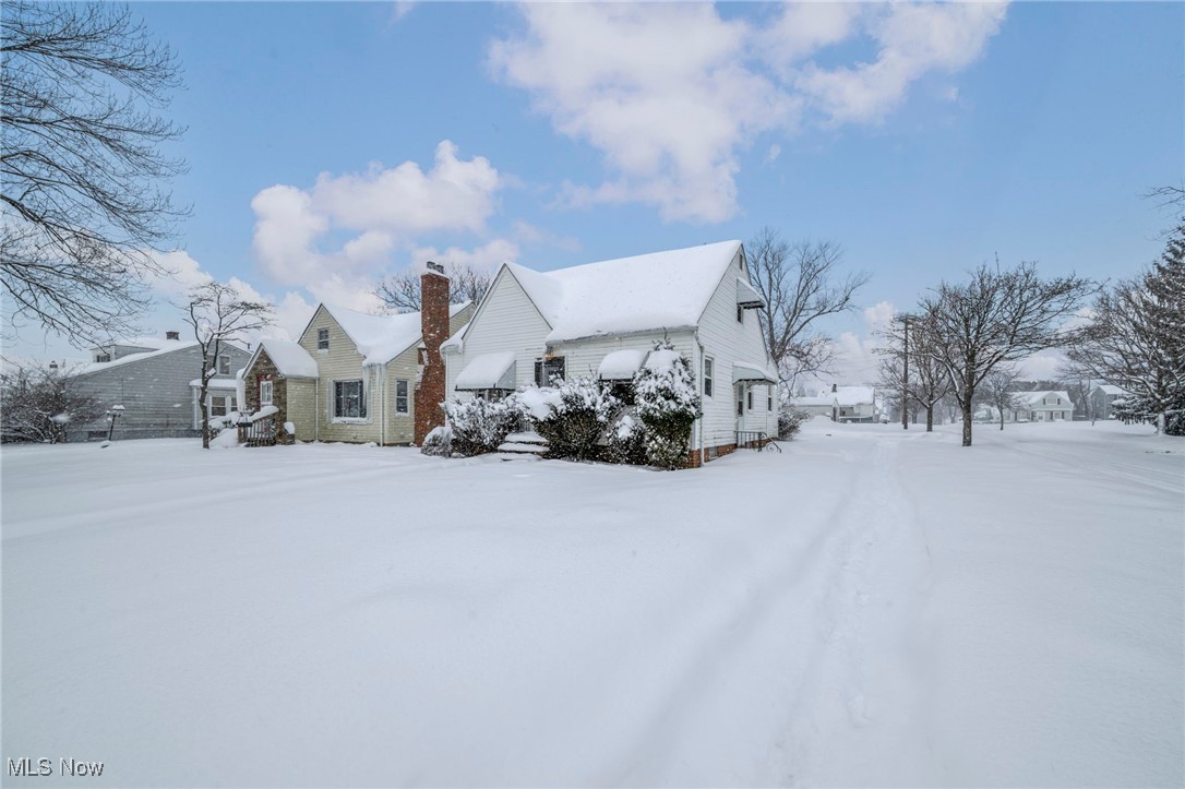 5100 Erwin Street Maple Heights, OH 44137 - Photo 3 of 38