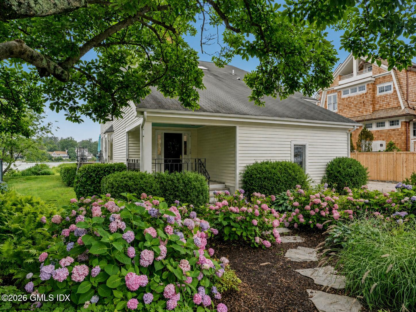 5 Grimes Road Old Greenwich, CT 06870 - Photo 4 of 30 5 Grimes FRONT