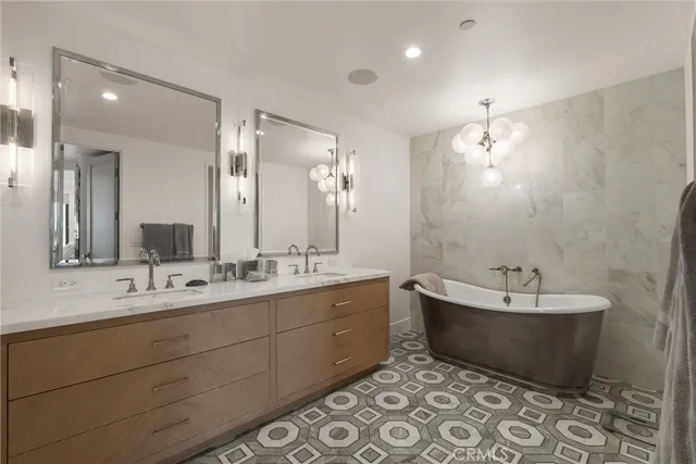 $6,499,000 | 2200 The Strand, Unit B, Manhattan Beach, CA 90266